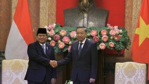 Menhan-Prabowo-dengan-Presiden-Vietnam.jpg