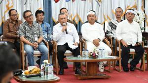Menhub-Dudy-dan-Gubernur-Jawa-Barat-Dedi-Mulyadi.jpg