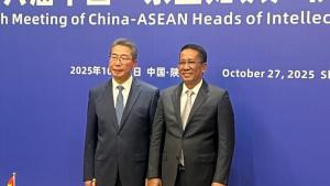 Menkum-Supratman-Bertemu-Perwakilan-China-Asean.jpg