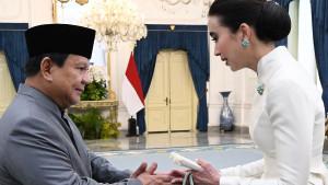 Menpar-Widiyanti-Putri-Wardhana-berkunjung-ke-Istana-Negara-di-momen-Idul-Fitri-1446-H.jpg