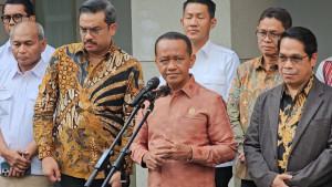 Menteri-ESDM-Bahlil-Lahadalia-dalam-konferensi-pers-di-kantornya-Kamis-9102025.jpg