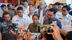 Menteri-Kehutanan-Raja-Juli-Antoni-bersama-Gubernur-Sumatera-Utara-Bobby-Nasution-lokakarya.jpg