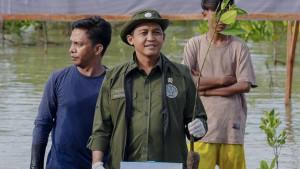 Menteri-Kehutanan-Raja-Juli-Antoni-meninjau-kawasan-Batubara-Mangrove-Park-Medan.jpg
