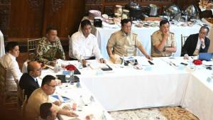Menteri-Keuangan-Purbaya-Yudhi-Sadewa-duduk-di-samping-Prabowo-Subianto-rapat-Kertanegara.jpg
