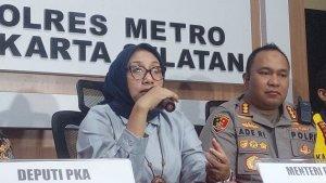 Menteri-PPPA-Arifah-Fauzi-usai-bertemu-anak-remaja-pembunuhan-ayah-dan-nenek-di-Lebak-Bulus.jpg