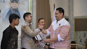 Menteri-Pemuda-dan-Olahraga-Menpora-Dito-Ariotedjo-penghargaan.jpg