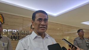 Menteri-Pertanian-Mentan-Andi-Amran-Sulaiman-di-kantor-Kementerian-Pertanian.jpg
