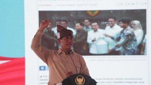 Menteri-Pertanian-Mentan-Andi-Amran-Sulaiman-melakukan-ku.jpg