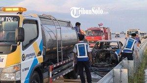 Mobil-Sedan-Terbakar-di-Tol-Solo-Jogja.jpg