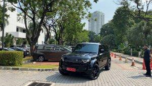 Mobil-dinas-Gubernur-Aceh-Muzakir-Manaf-tiba-di-kompleks-Istana-Negara-Jakarta.jpg
