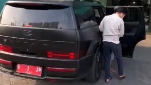 Mobil-dinas-milik-Ketua-DPRD-Gresik-M-Syahrul-Munir.jpg