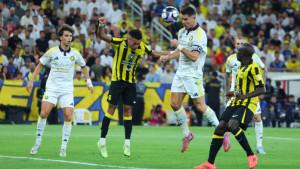 Momen-Cristiano-Ronaldo-mencetak-gol-heading-pada-pertandingan.jpg