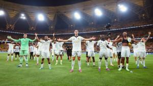 Momen-Cristiano-Ronaldo-tengah-bersama-pemain-Al-Nassr.jpg