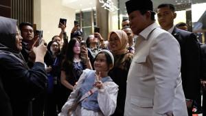 Momen-hangat-Presiden-Prabowo-bertemu-dengan-diaspora-Indonesia-di-Malaysia.jpg