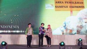 Nestle-Indonesia-terima-awards-dari-Kementerian-LH-RI.jpg