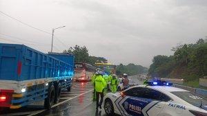 Olah-TKP-laka-maut-tol-Cipularang-OK.jpg