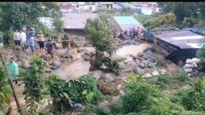 PARAPAT-DITERJANG-BANJIR-50-TERDAMPAK.jpg