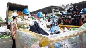 PEMUSNAHAN-BAJU-ILEGAL-Kementerian-Perdagangan-bersama-BAIS-TNI.jpg