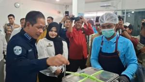 PENGECEKAN-LIMBAH-MBG-Menteri-Lingkungan-Hidup-RI-Hanif-Faisol.jpg