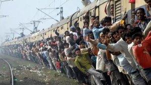 PENUMPANG-KERETA-INDIA.jpg
