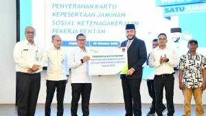 PENYERAHAN-BPJS-KETENAGAKERJAAN.jpg
