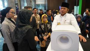 PERTEMUAN-ILMIAH-Gubernur-Kalimantan-Timur-H-Rudi-Masud-meninjau.jpg
