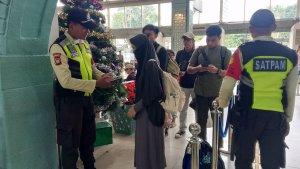 PT-Kereta-Api-Indonesia-Persero-meningkatkan-pengamanan-saat-libur-Natal-2024.jpg