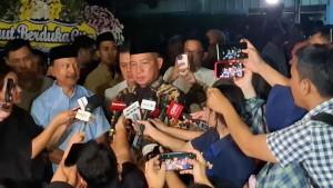 Panglima-TNI-Jenderal-Agus-Subiyanto-melayat-ke-rumah-duka-Marsma-TNI-Fajar-Adriyanto.jpg