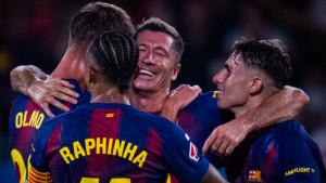 Para-pemain-Barcelona-merayakan-gol-Robert-Lewandowski.jpg
