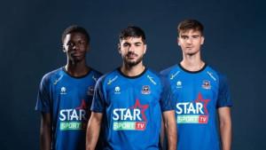 Para-pemain-FCV-Dender-EH-saat-mengenakan-jersey-kandang.jpg