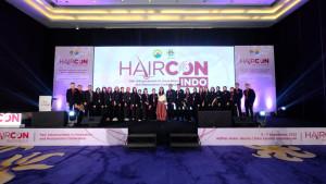 Para-pembicara-peserta-dan-panitia-berfoto-bersama-dalam-pembukaan-HAIRCON-2025.jpg