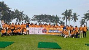 Para-peserta-kejuaraan-golf-yang-diinisiasi-Perkumpulan-Bumi-Alumni.jpg