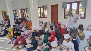 Para-santri-TPA-Natabel-Jannah-di-Palangka-Raya-belajar-membaca-dan-memahami-Al-Quran.jpg