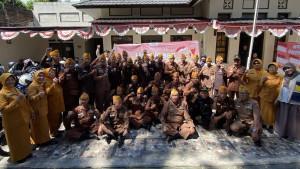 Para-veteran-Legiun-Veteran-Republik-Indonesia-LVRI-Bandung-berfoto-bersama.jpg