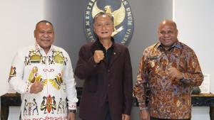 Pasangan-gubernur-Papua.jpg