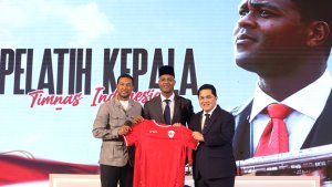 Patrick-Kluivert-Resmi-Diperkenalkan-Sebagai-Pelatih-Timnas-Indonesia_20250112_182820.jpg