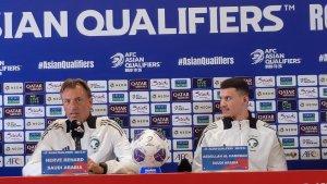 Pelatih-Timnas-Arab-Saudi-Herve-Renard-dan-Penyerang-Timnas-Arab-Saudi-Abdullah-Al-Hamddan.jpg