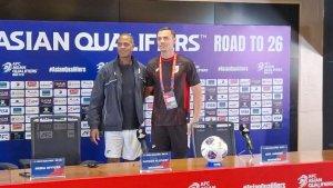 Pelatih-Timnas-Indonesia-Patrick-Kluivert-bersama-dengan-kiper-Emil-Audero.jpg