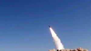Peluncurkan-rudal-balistik-Houthi-Yaman-yang-menargetkan-Tel-Aviv-Israel.jpg