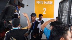Pemain-Persib-Bandung-naik-rantis-polisi-jelang-melawan-Persija-di-Stadion-Patriot-Bekasi.jpg