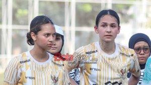 Pemain-Timnas-Wanita-Indonesia-Noa-Leatomu-dan-Estella-Loupatty.jpg
