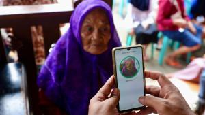 Pemerintah-Mulai-Uji-Coba-Digitalisasi-Bansos-di-Banyuwangi.jpg