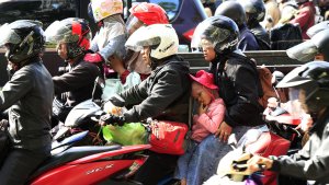 Pemudik-Motor-Masih-Ramai-Melintas-di-Kota-Bandung_20250407_181706.jpg