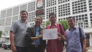 Penampakan-Foto-Copy-Ijazah-Jokowi-yang-Diserahkan-KPU_20251024_124851.jpg