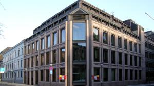 Penampakan-kantor-pusat-Norges-Bank-Bankplassen.jpg