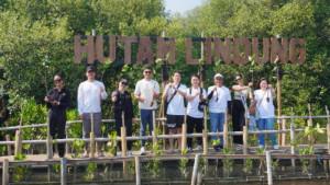 Penanaman-mangrove-dilakukan-komunitas-dan-relawan-di-kawasan-Hutan-Lindung-Jakarta-Utara.jpg