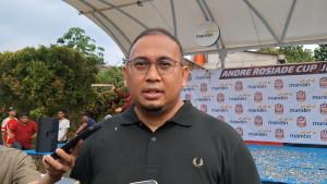 Penasihat-tim-Semen-Padang-FC-Andre-Rosiade-saat.jpg
