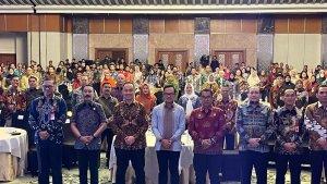 Pendiri-ESQ-Group-Ary-Ginanjar-Agustian-bersama-Wakil-Menteri-Dalam-Negeri-Bima-Arya-Sugiarto.jpg