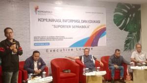 Pengamat-sepak-bola-Akmal-Marhali-2121.jpg