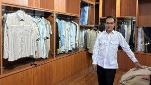 Penjahit-pribadi-Prabowo-Subianto-Yasbun-atau-Pak-Bun-di-gerai-Parung-Bogor.jpg